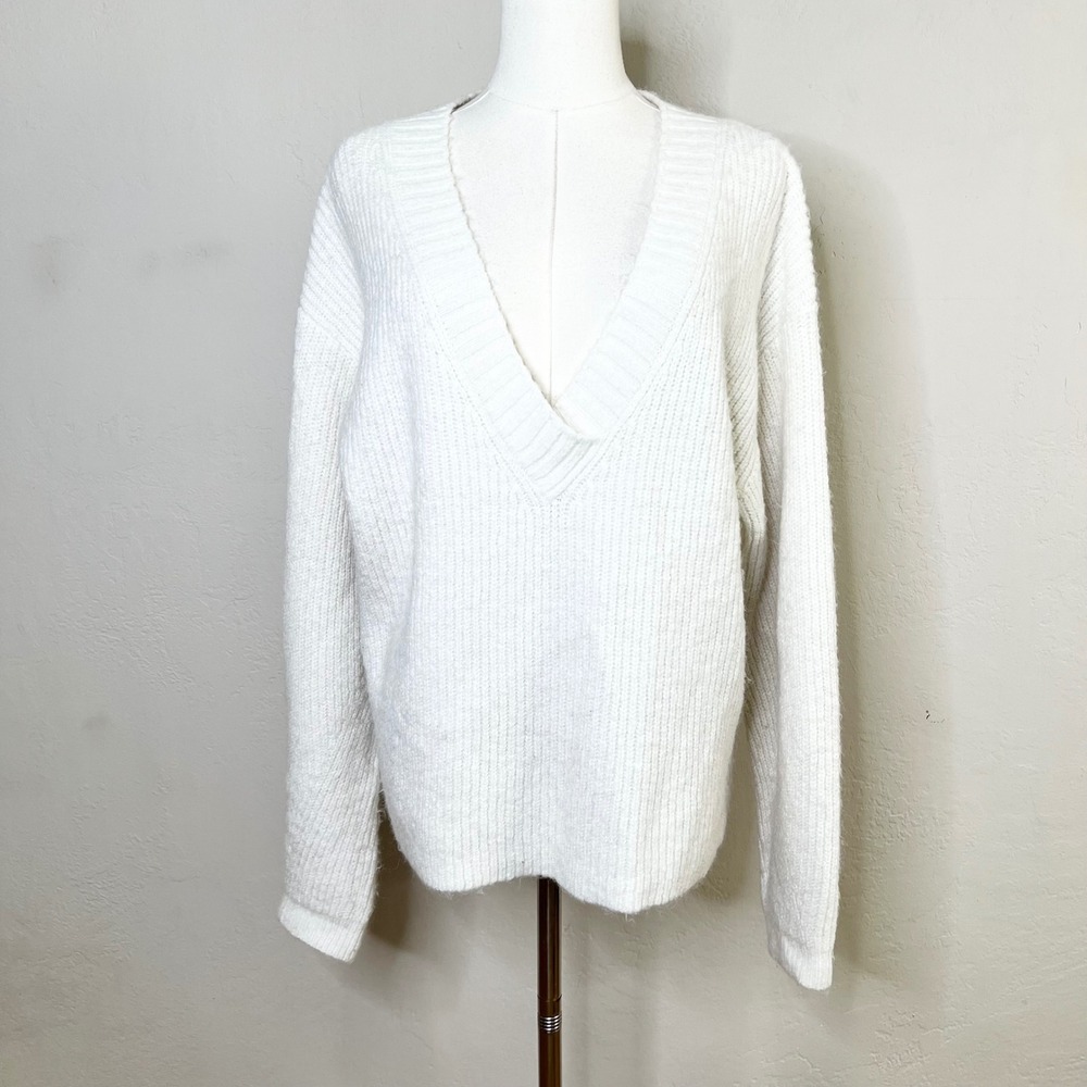 Lulus Sweater Deep V-Neck Ribbed Knit Size Medium White Wool Blend Pullover